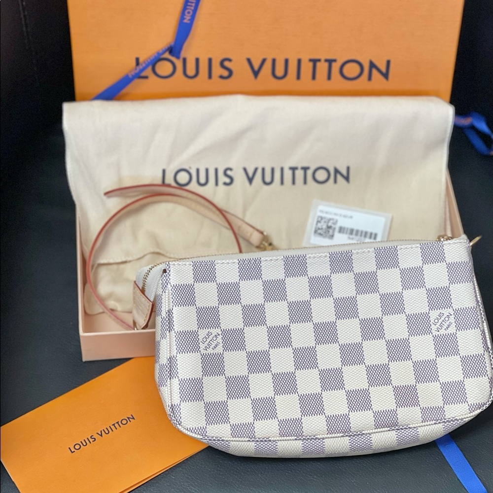 💔 SOLD NEW Pochette Accessoires Damier Azur